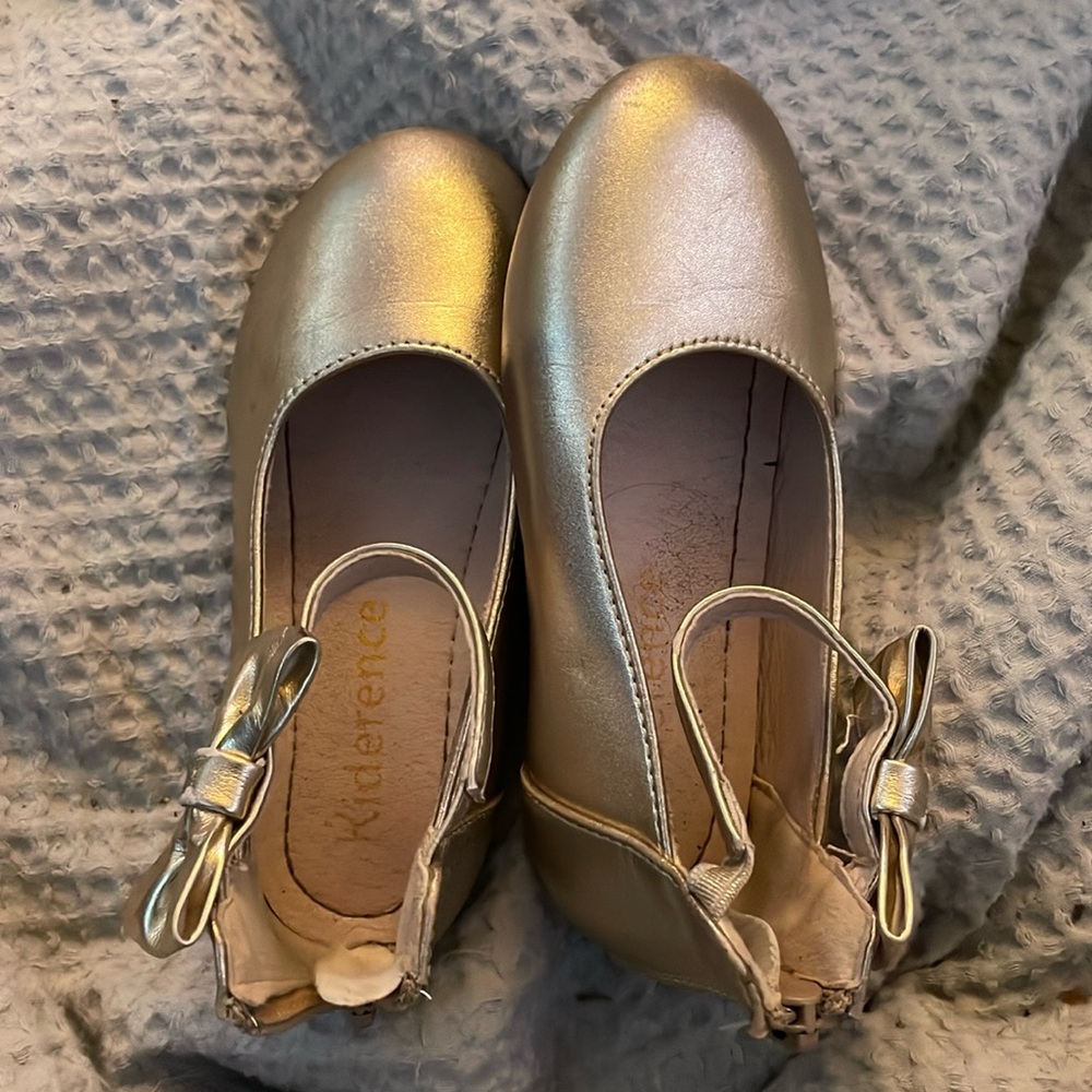 Gold flats (9c)